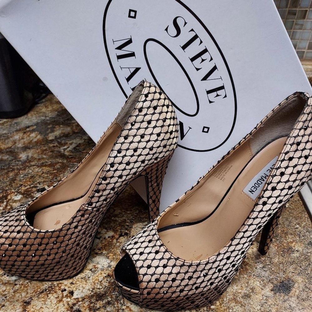 STEVE MADDEN BEADED CHAMPAGNE & BLACK HEELS